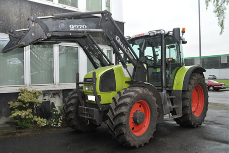 Traktor Claas Ares 616 RZ in der Kfz-Versteigerung