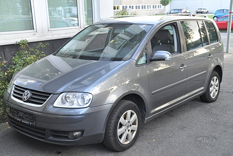 Silberner VW Touran zur Kfz-Versteigerung